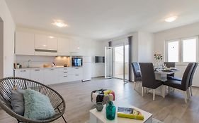 Maiv Residence - Family & Designer Suites